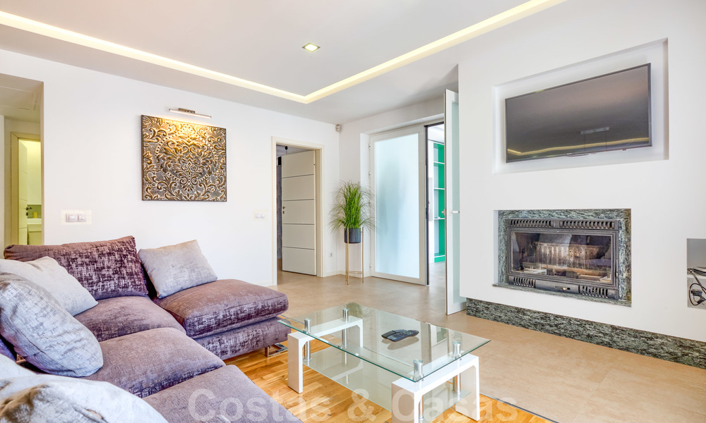 Volledig gerenoveerd modern luxe appartement te koop in de jachthaven van Puerto Banus, Marbella 26240