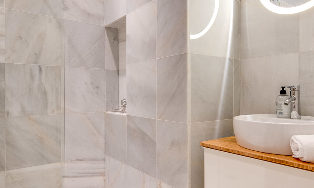 Uitzonderlijke aanbieding: prachtig eigentijds gerenoveerd appartement te koop in het historische centrum van Malaga 26250