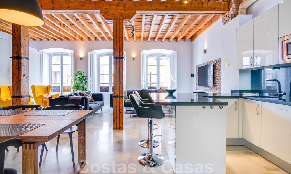 Uitzonderlijke aanbieding: prachtig eigentijds gerenoveerd appartement te koop in het historische centrum van Malaga 26261