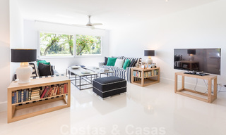 Eerstelijnsgolf en op een steenworp van het strand gelegen designer villa te koop in het chique Guadalmina Baja te Marbella 26331 