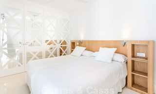 Eerstelijnsgolf en op een steenworp van het strand gelegen designer villa te koop in het chique Guadalmina Baja te Marbella 26338 