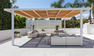 Eerstelijnsgolf en op een steenworp van het strand gelegen designer villa te koop in het chique Guadalmina Baja te Marbella 26353 