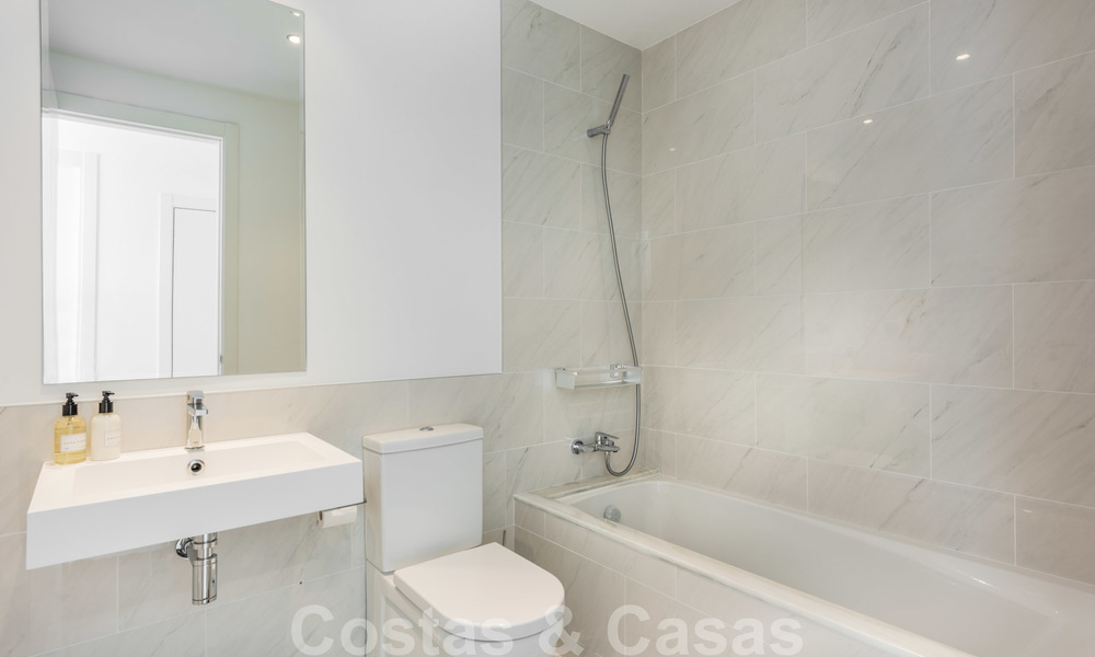 Modern penthouse appartement te koop op de New Golden Mile, tussen Marbella en Estepona, op loopafstand van supermarkten en het strand 26361