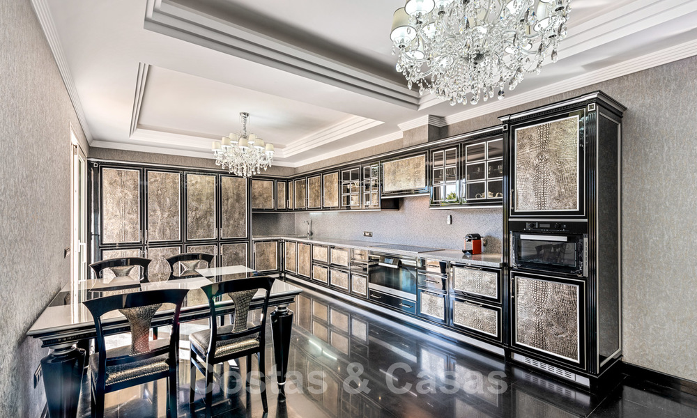 Luxe villa met panoramisch zeezicht te koop in Sierra Blanca, Marbella 26404