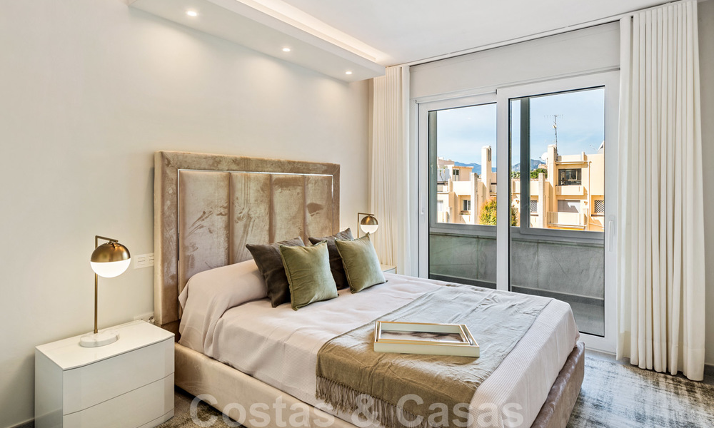 Gerenoveerd luxe appartement te koop, eerstelijnsgolf Las Brisas in Nueva Andalucia, Marbella 26553