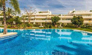 Gerenoveerd luxe appartement te koop, eerstelijnsgolf Las Brisas in Nueva Andalucia, Marbella 26570 