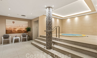 Gerenoveerd luxe appartement te koop, eerstelijnsgolf Las Brisas in Nueva Andalucia, Marbella 26571 