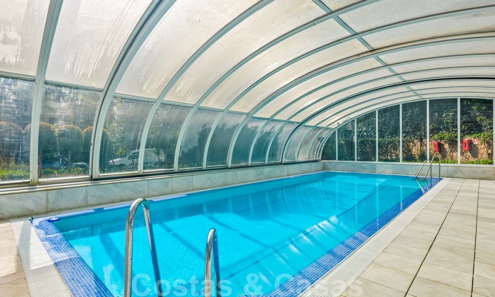 Gerenoveerd luxe appartement te koop, eerstelijnsgolf Las Brisas in Nueva Andalucia, Marbella 26572