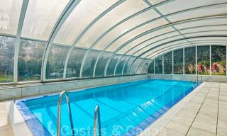 Gerenoveerd luxe appartement te koop, eerstelijnsgolf Las Brisas in Nueva Andalucia, Marbella 26572 