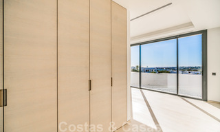 Gloednieuwe moderne luxe villa te koop in Nueva Andalucia, Marbella 26437 
