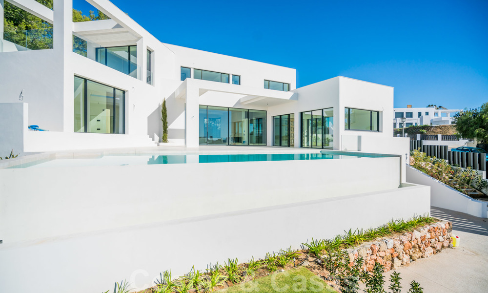 Gloednieuwe moderne luxe villa te koop in Nueva Andalucia, Marbella 26444