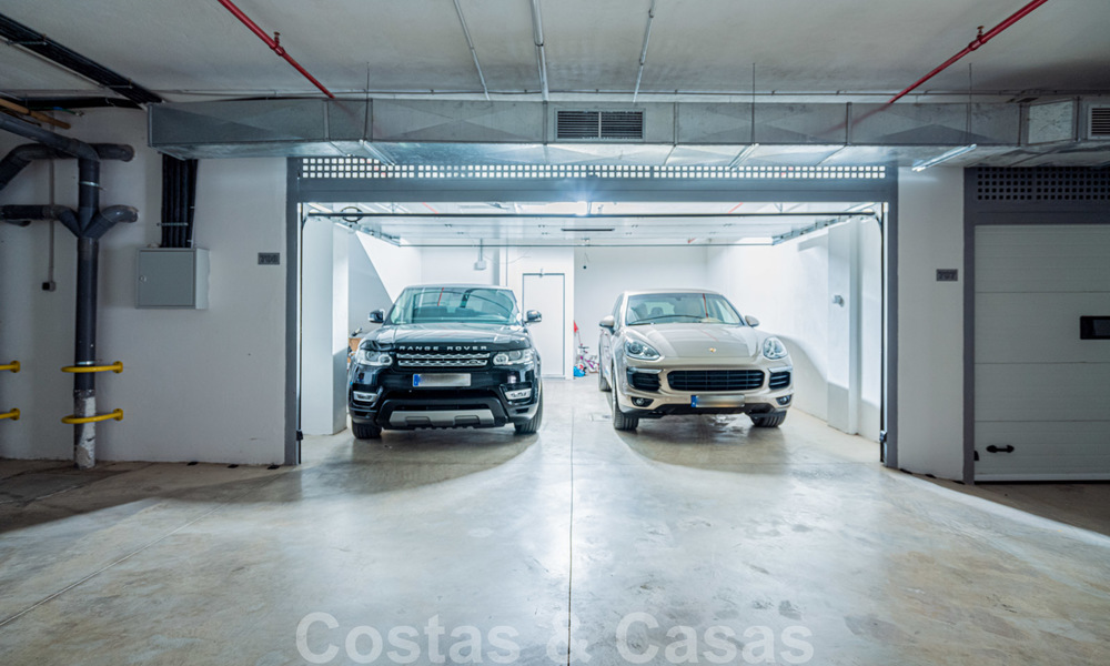 Moderne schakelvilla te koop in het exclusieve Sierra Blanca, Marbella. De goedkoopste in het complex. 26456