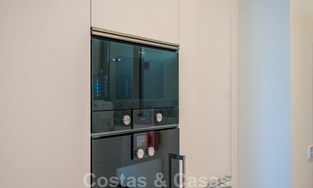 Moderne schakelvilla te koop in het exclusieve Sierra Blanca, Marbella. De goedkoopste in het complex. 26465