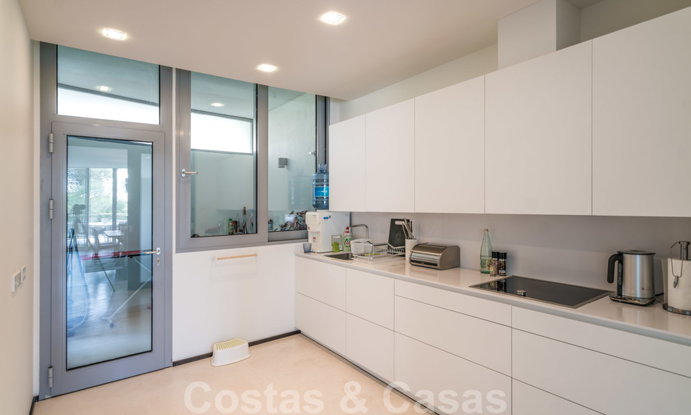 Moderne schakelvilla te koop in het exclusieve Sierra Blanca, Marbella. De goedkoopste in het complex. 26466