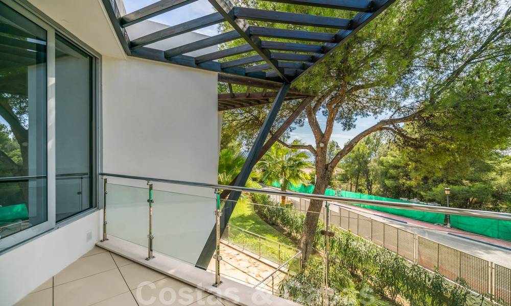 Moderne schakelvilla te koop in het exclusieve Sierra Blanca, Marbella. De goedkoopste in het complex. 26468