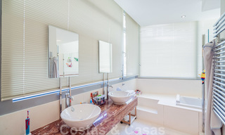 Moderne schakelvilla te koop in het exclusieve Sierra Blanca, Marbella. De goedkoopste in het complex. 26473 