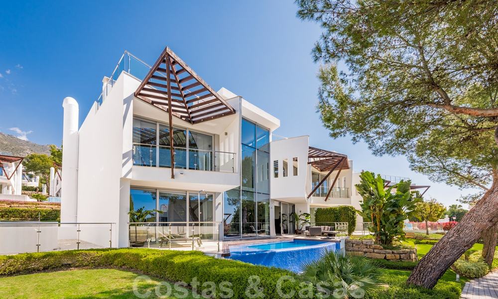 Moderne schakelvilla te koop in het exclusieve Sierra Blanca, Marbella. De goedkoopste in het complex. 26479