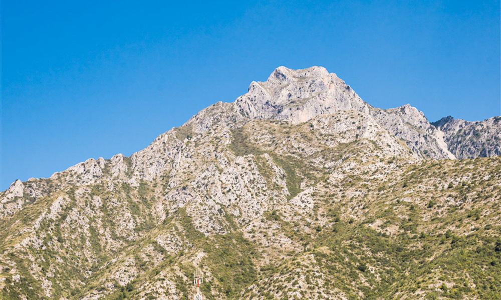 Moderne schakelvilla te koop in het exclusieve Sierra Blanca, Marbella. De goedkoopste in het complex. 26481