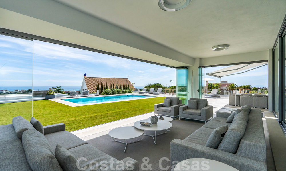 Moderne luxe villa te koop, direct aan de golfbaan in een klasse golfresort in Oost-Marbella 26796