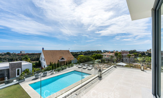 Moderne luxe villa te koop, direct aan de golfbaan in een klasse golfresort in Oost-Marbella 26809 