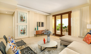 Luxe appartement te koop met open tuin- en zeezicht in een eerstelijnstrand complex, op de New Golden Mile tussen Marbella en Estepona 26856 