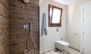 Luxe appartement te koop met open tuin- en zeezicht in een eerstelijnstrand complex, op de New Golden Mile tussen Marbella en Estepona 26862 