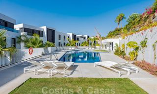 Sterk in prijs verlaagd. Instapklaar ruim modern luxe appartement te koop met zeezicht, Nueva Andalucia, Marbella 26874 