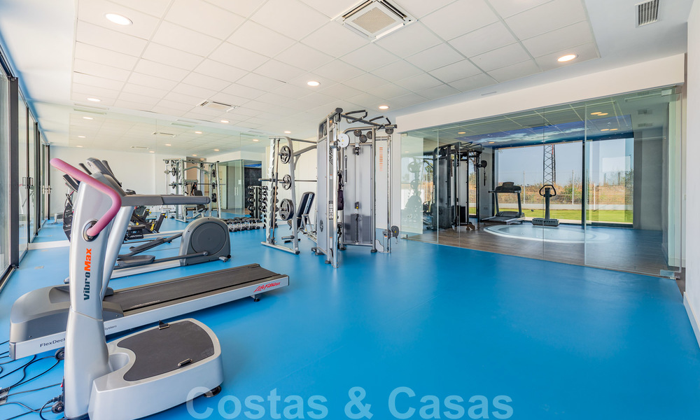 Sterk in prijs verlaagd. Instapklaar ruim modern luxe appartement te koop met zeezicht, Nueva Andalucia, Marbella 26878