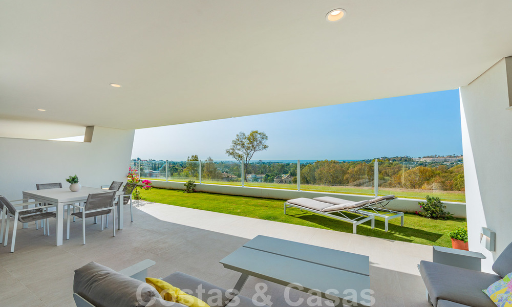 Sterk in prijs verlaagd. Instapklaar ruim modern luxe appartement te koop met zeezicht, Nueva Andalucia, Marbella 26883