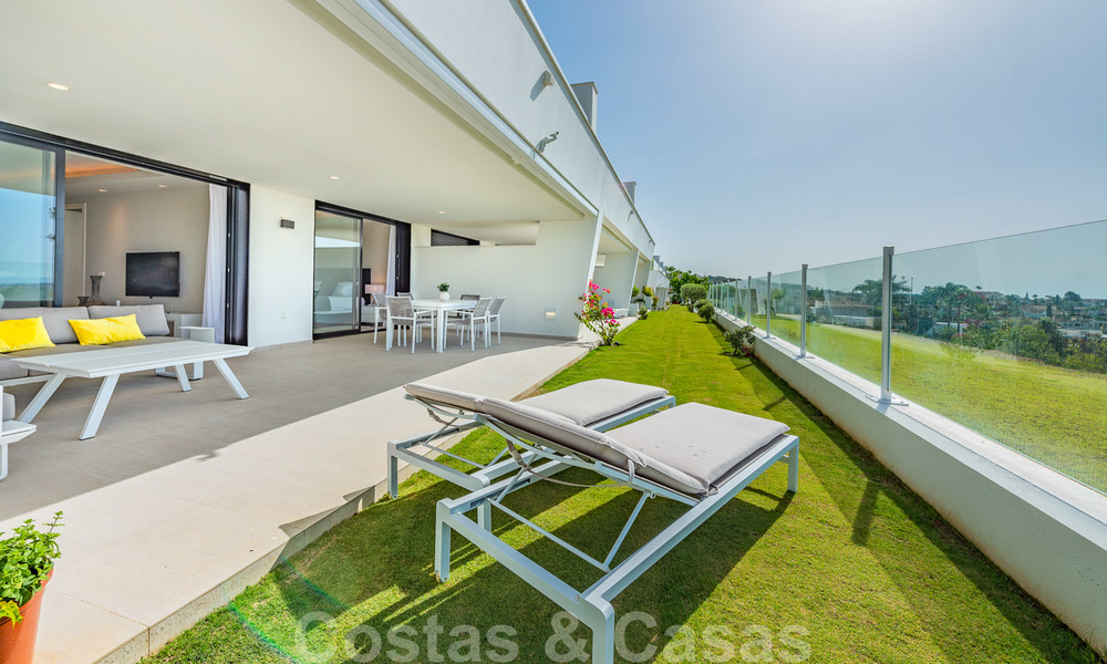 Sterk in prijs verlaagd. Instapklaar ruim modern luxe appartement te koop met zeezicht, Nueva Andalucia, Marbella 26885