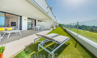 Sterk in prijs verlaagd. Instapklaar ruim modern luxe appartement te koop met zeezicht, Nueva Andalucia, Marbella 26885 