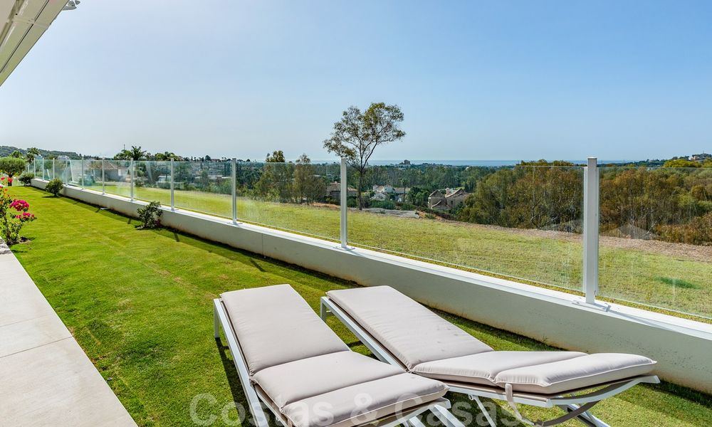 Sterk in prijs verlaagd. Instapklaar ruim modern luxe appartement te koop met zeezicht, Nueva Andalucia, Marbella 26886