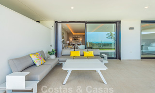 Sterk in prijs verlaagd. Instapklaar ruim modern luxe appartement te koop met zeezicht, Nueva Andalucia, Marbella 26889 