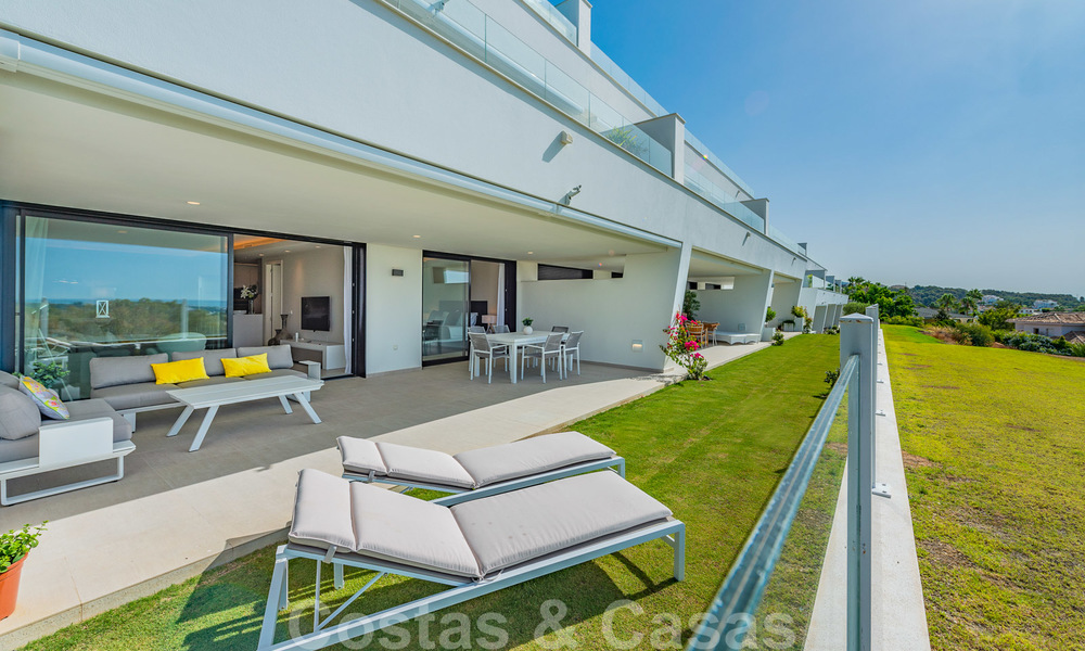 Sterk in prijs verlaagd. Instapklaar ruim modern luxe appartement te koop met zeezicht, Nueva Andalucia, Marbella 26891