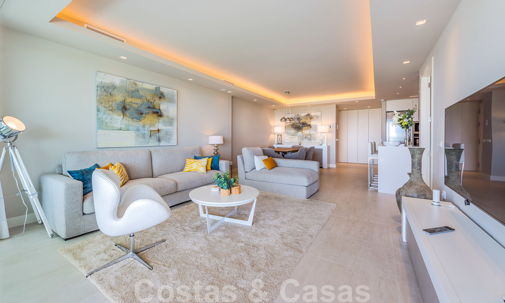 Sterk in prijs verlaagd. Instapklaar ruim modern luxe appartement te koop met zeezicht, Nueva Andalucia, Marbella 26894
