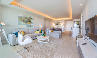 Sterk in prijs verlaagd. Instapklaar ruim modern luxe appartement te koop met zeezicht, Nueva Andalucia, Marbella 26894 