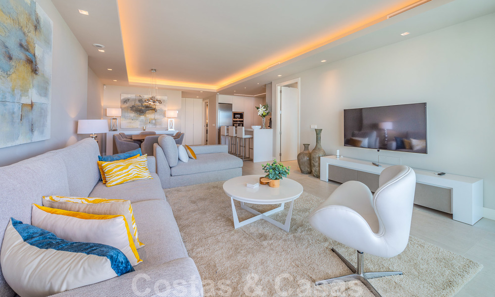 Sterk in prijs verlaagd. Instapklaar ruim modern luxe appartement te koop met zeezicht, Nueva Andalucia, Marbella 26895