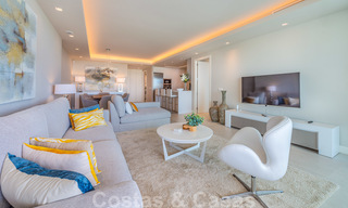 Sterk in prijs verlaagd. Instapklaar ruim modern luxe appartement te koop met zeezicht, Nueva Andalucia, Marbella 26895 