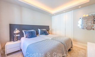 Sterk in prijs verlaagd. Instapklaar ruim modern luxe appartement te koop met zeezicht, Nueva Andalucia, Marbella 26910 