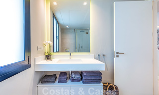 Sterk in prijs verlaagd. Instapklaar ruim modern luxe appartement te koop met zeezicht, Nueva Andalucia, Marbella 26912 