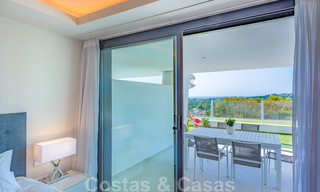 Sterk in prijs verlaagd. Instapklaar ruim modern luxe appartement te koop met zeezicht, Nueva Andalucia, Marbella 26916 