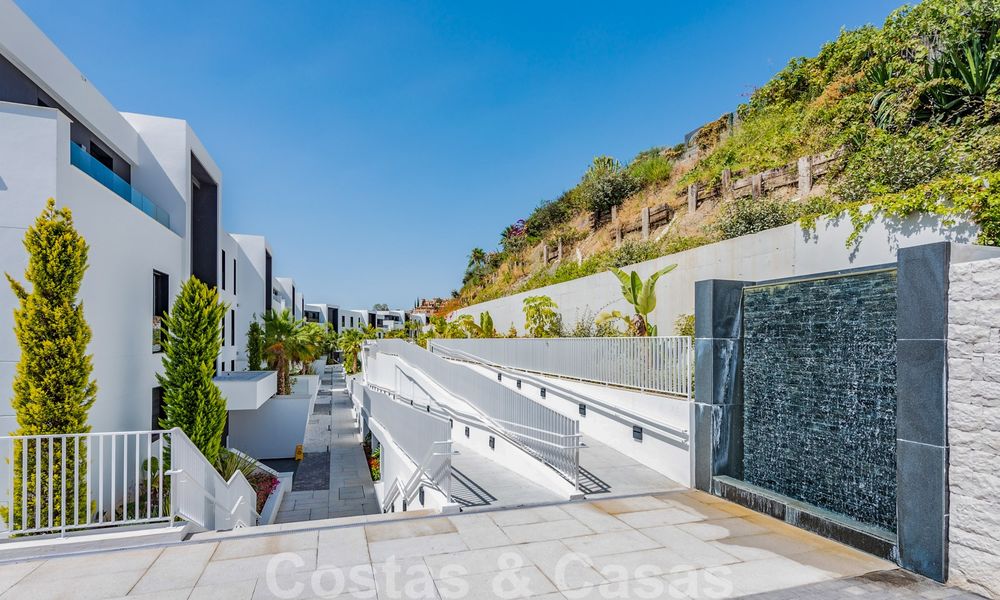 Sterk in prijs verlaagd. Instapklaar ruim modern luxe appartement te koop met zeezicht, Nueva Andalucia, Marbella 26924
