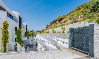 Sterk in prijs verlaagd. Instapklaar ruim modern luxe appartement te koop met zeezicht, Nueva Andalucia, Marbella 26924 