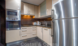 Modern appartement te koop op de eerste rij van een direct aan het strand gelegen complex met open zeezicht gelegen tussen Marbella en Estepona 26997 