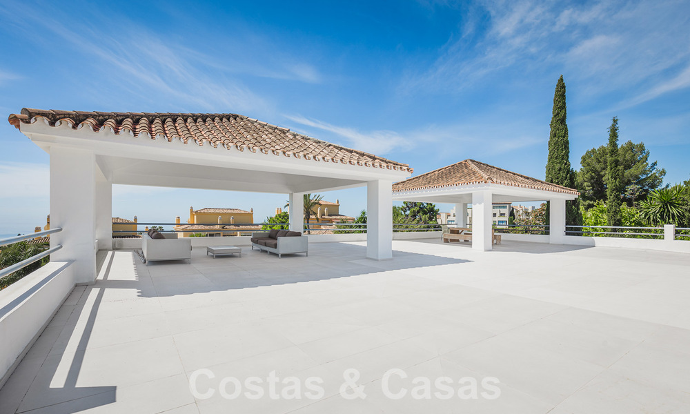 Gerenoveerde luxe villa te koop in een moderne mediterrane stijl in het exclusieve Cascada de Camojan op de Golden Mile in Marbella 27041