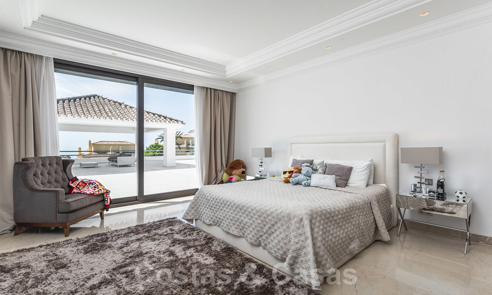 Gerenoveerde luxe villa te koop in een moderne mediterrane stijl in het exclusieve Cascada de Camojan op de Golden Mile in Marbella 27048