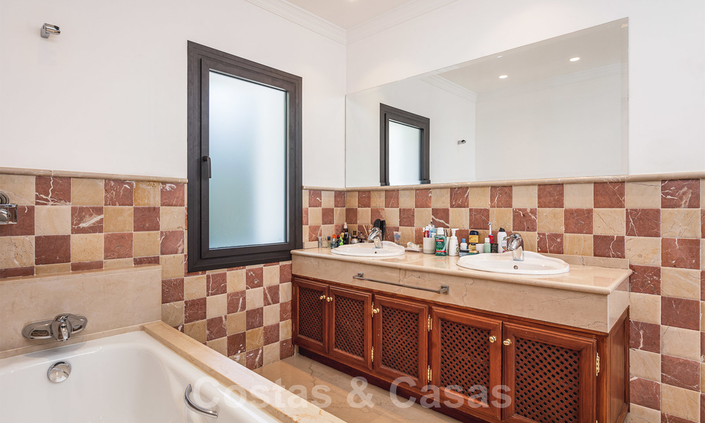 Gerenoveerde luxe villa te koop in een moderne mediterrane stijl in het exclusieve Cascada de Camojan op de Golden Mile in Marbella 27049