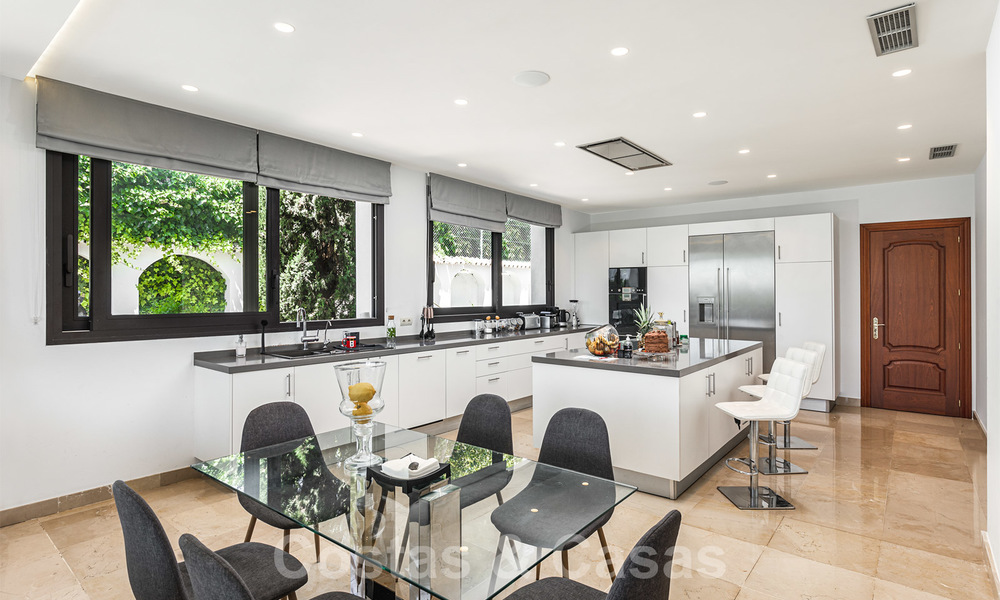 Gerenoveerde luxe villa te koop in een moderne mediterrane stijl in het exclusieve Cascada de Camojan op de Golden Mile in Marbella 27054