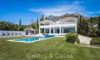 Gerenoveerde luxe villa te koop in een moderne mediterrane stijl in het exclusieve Cascada de Camojan op de Golden Mile in Marbella 27060 