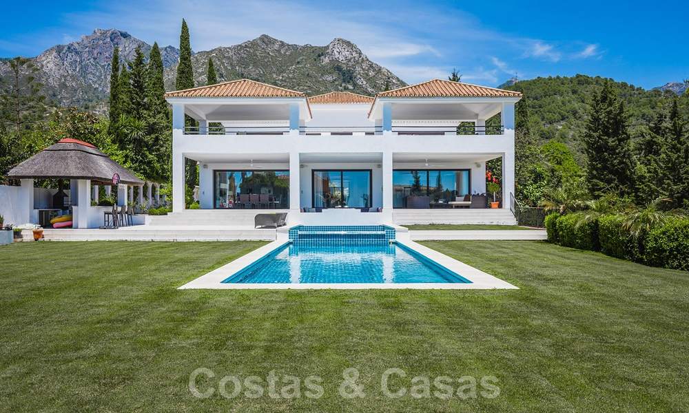 Gerenoveerde luxe villa te koop in een moderne mediterrane stijl in het exclusieve Cascada de Camojan op de Golden Mile in Marbella 27062